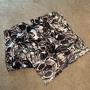 Jones New York Scarf Leaf Pattern